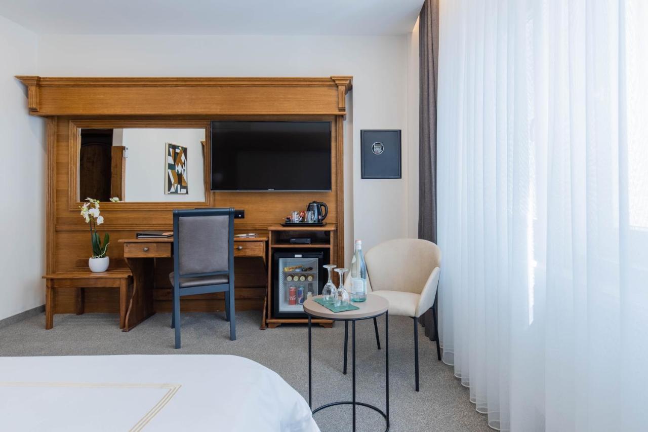 Hotel Afa Приштина Экстерьер фото