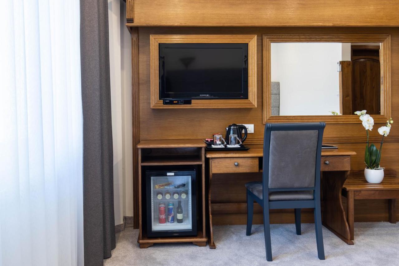 Hotel Afa Приштина Экстерьер фото