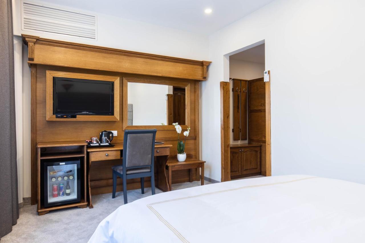 Hotel Afa Приштина Экстерьер фото