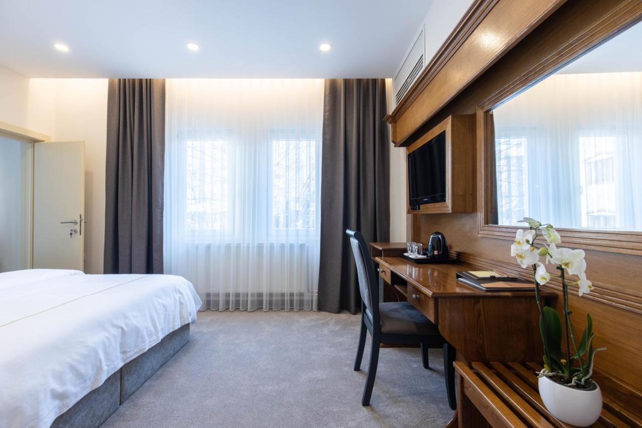 Hotel Afa Приштина Экстерьер фото